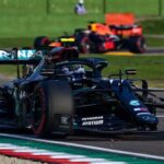With a dramatic late lap, Bottas snatches pole from team-mate