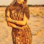 बाॅलीवूडच्या ‘या’ प्रसिद्ध अभिनेत्रीने घातलाय सोन्याचा ड्रेस; किंमत ऐकल्यावर वेडे