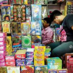 हिंदू देवतांची चित्रे असलेले फटाके विकू नका; मुस्लिम विक्रेत्यांना दिली